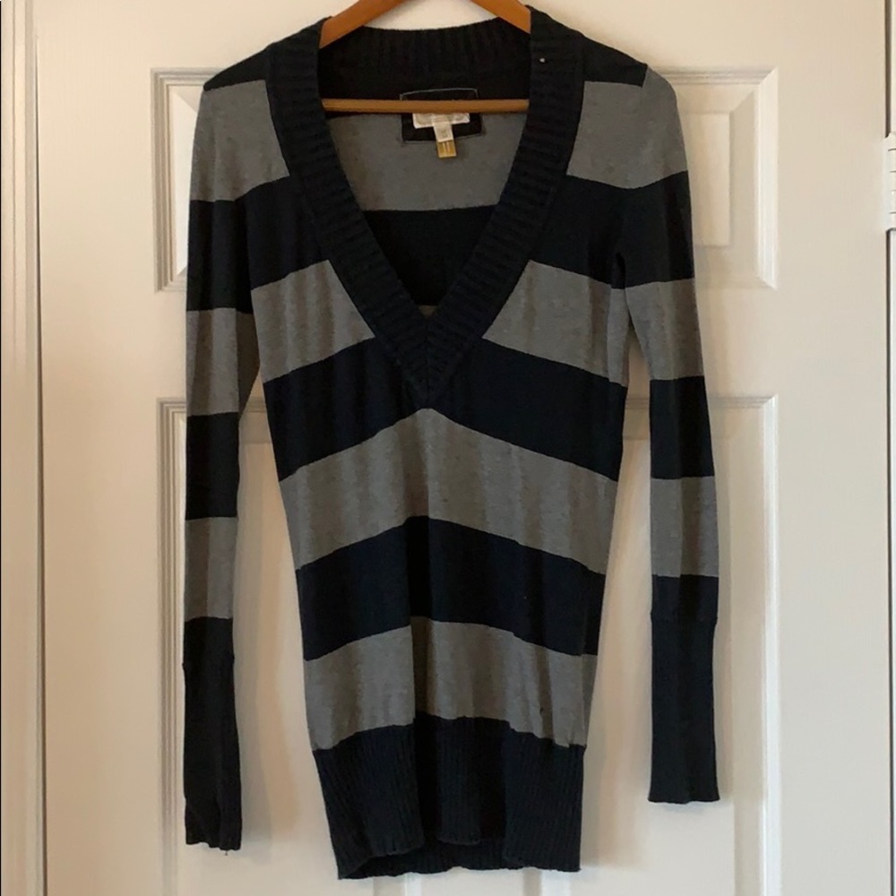 American Eagle Women’s V Neck Sweater